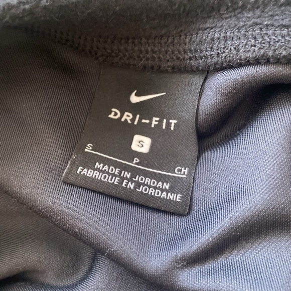 Nike size small crop crew neck. Excellent used condition. - Picture 3 of 4